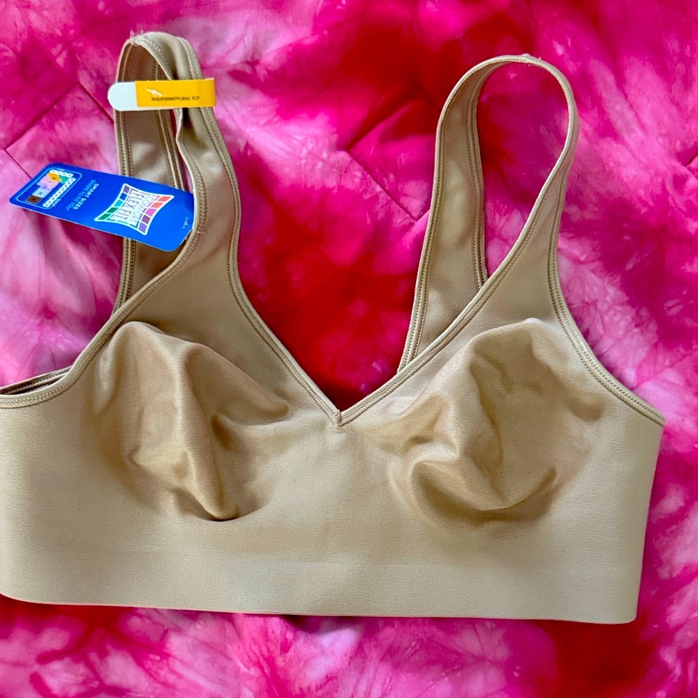 Comfort Flex Fit Bra size Medium NWT